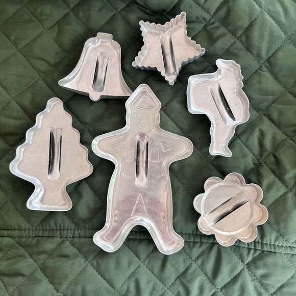 Vintage Aluminum Christmas Cookie Cutters (6) Great Condition Old Time Christmas - Picture 2 of 13